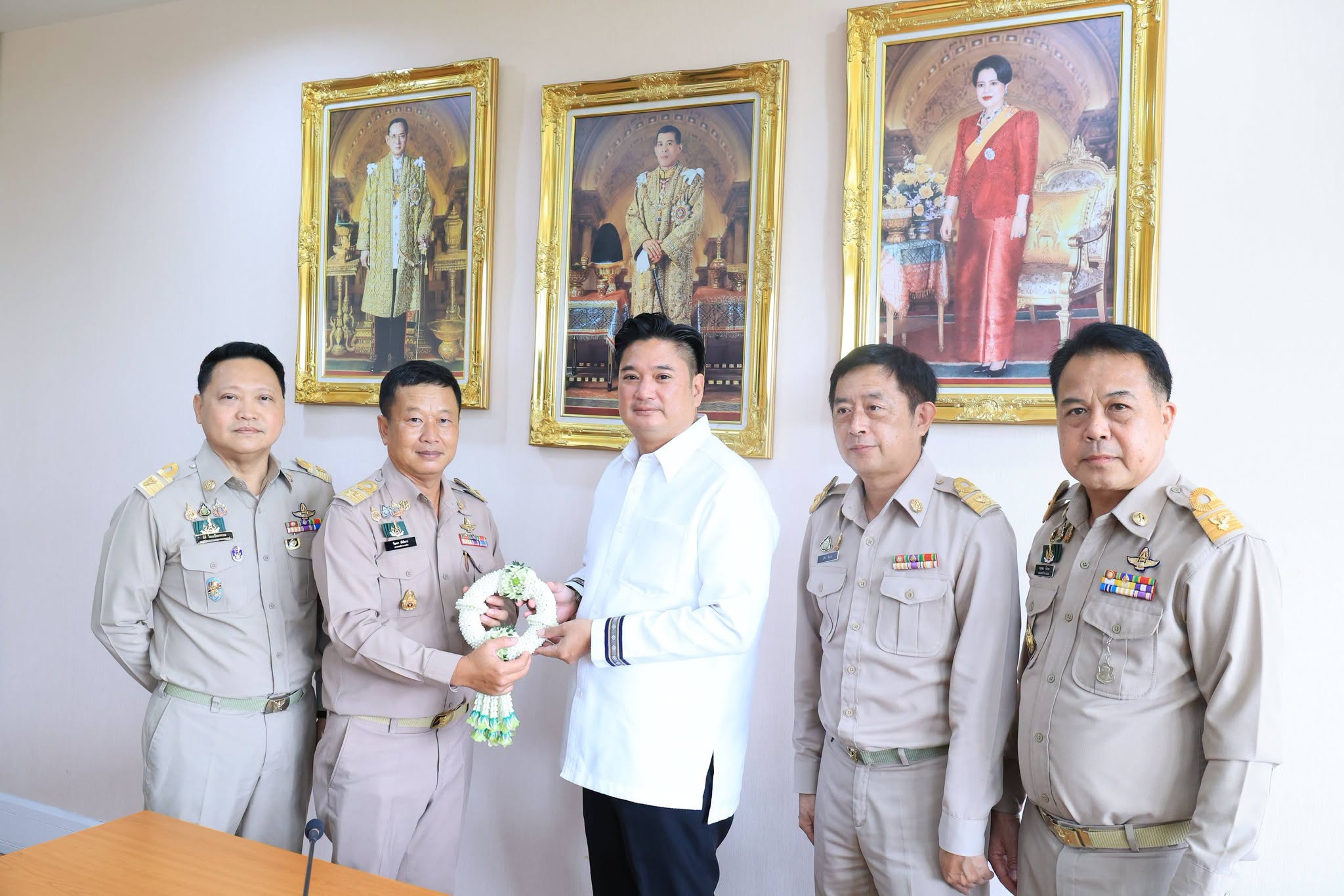 title - คณะผู้บริหาร ส.ป.ก. แสดงความยินดี เนื่องในโอกาส ปลัดกระทรวงเกษตรและสหกรณ์ เข้ารับตำแหน่งใหม่